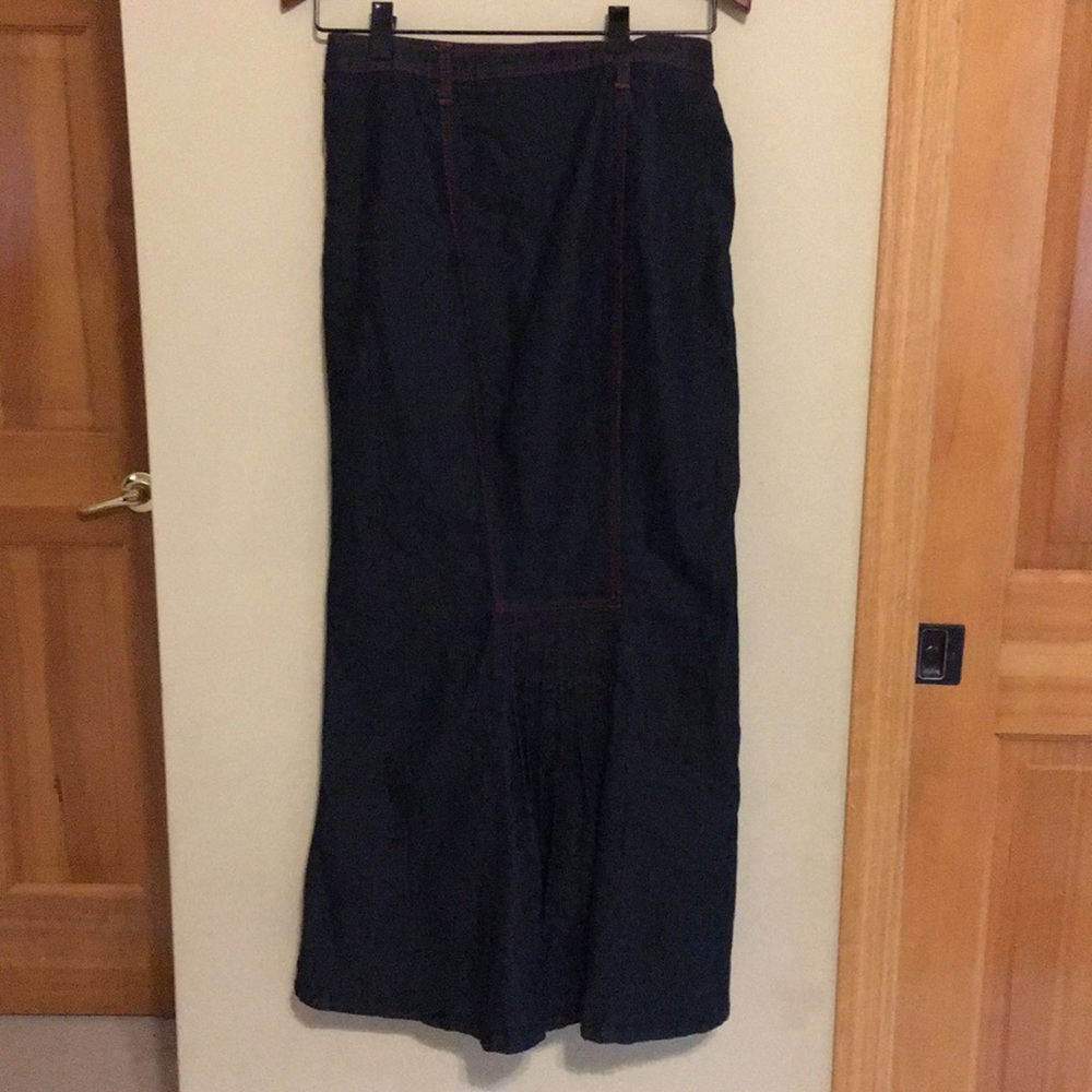 Skirt - Picture 3 of 4